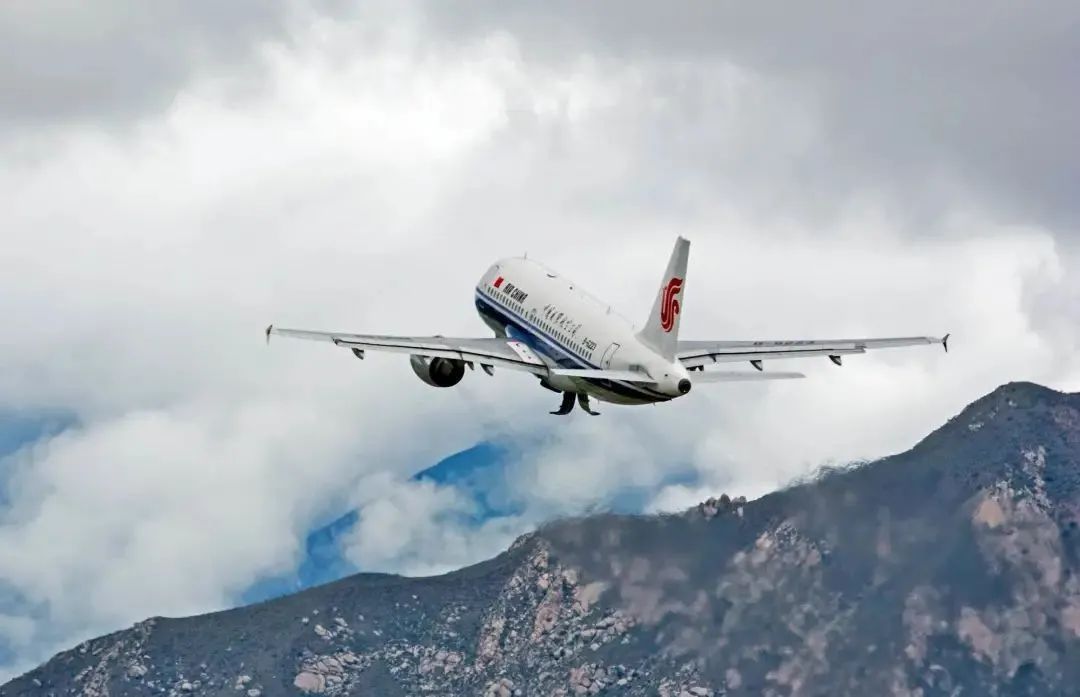 早餐后乘车前往机场结束此次西藏之行,临行前请再次检查自己的所有