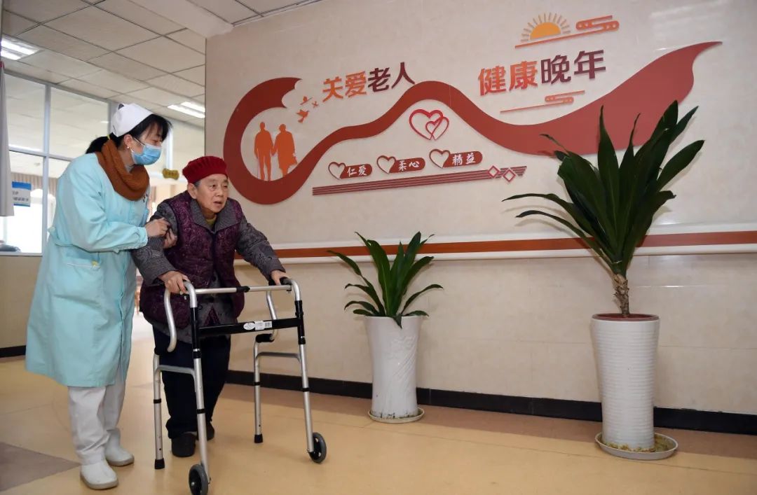 强监管养老机构预收费,看牢养老钱|澎湃社论