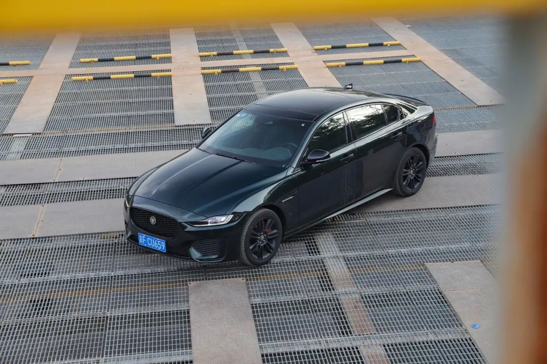 18万捷豹xel基于d7a模块化平台打造,是捷豹x-type的继任者,如今在售的