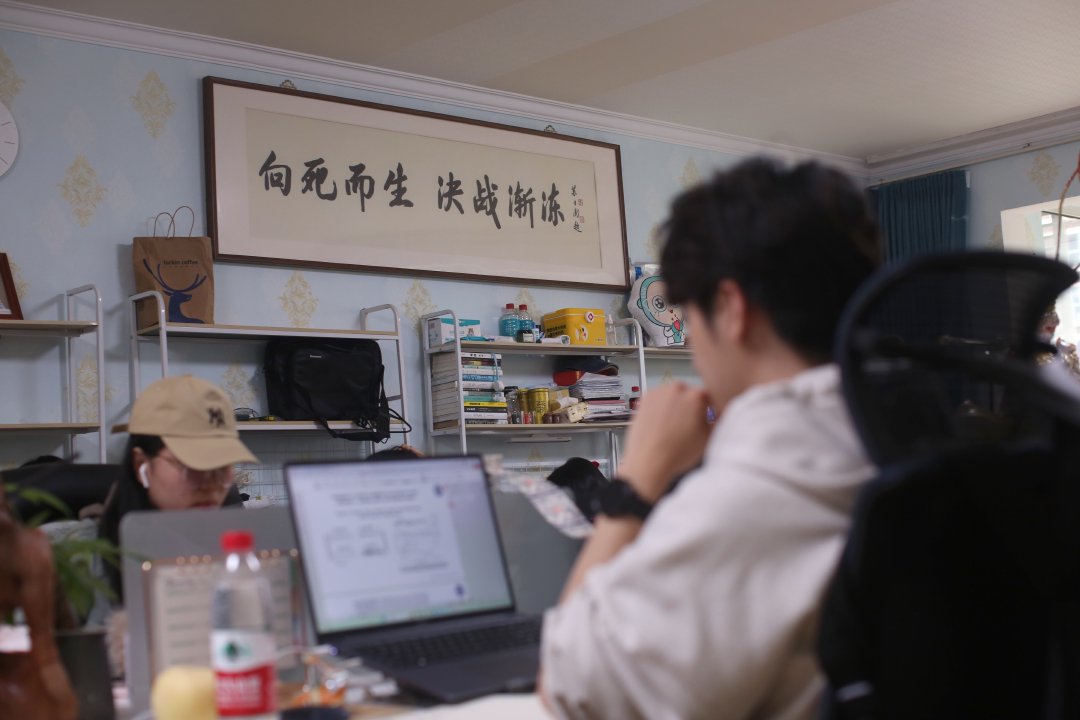 要不咱们小酌一杯？特朗普为了查尔斯三世取消威士忌关税v8.6.6 安卓手机版