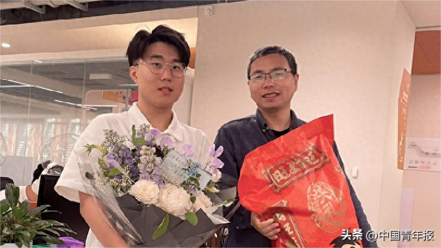 图为5月10日宋行健休假返工.