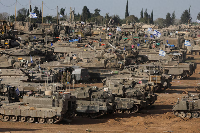 2024年5月9日，部署在以色列与加沙边界附近的以色列装甲部队。图源：外媒