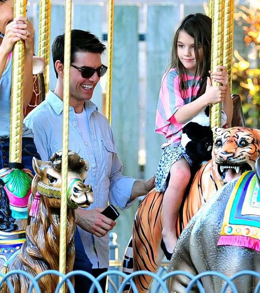 她是10亿富养出的最美星二代,18岁后居然成了这样?