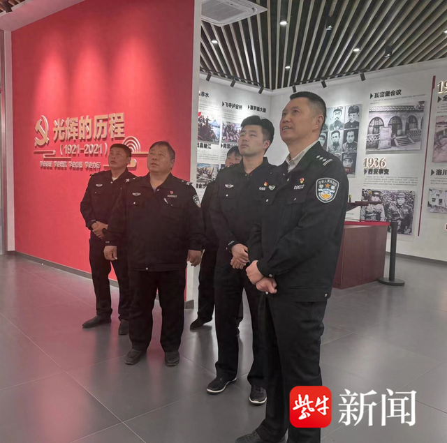 近日,盐城大丰区公安局草堰派出所党支部组织党员民辅警前往被誉为"