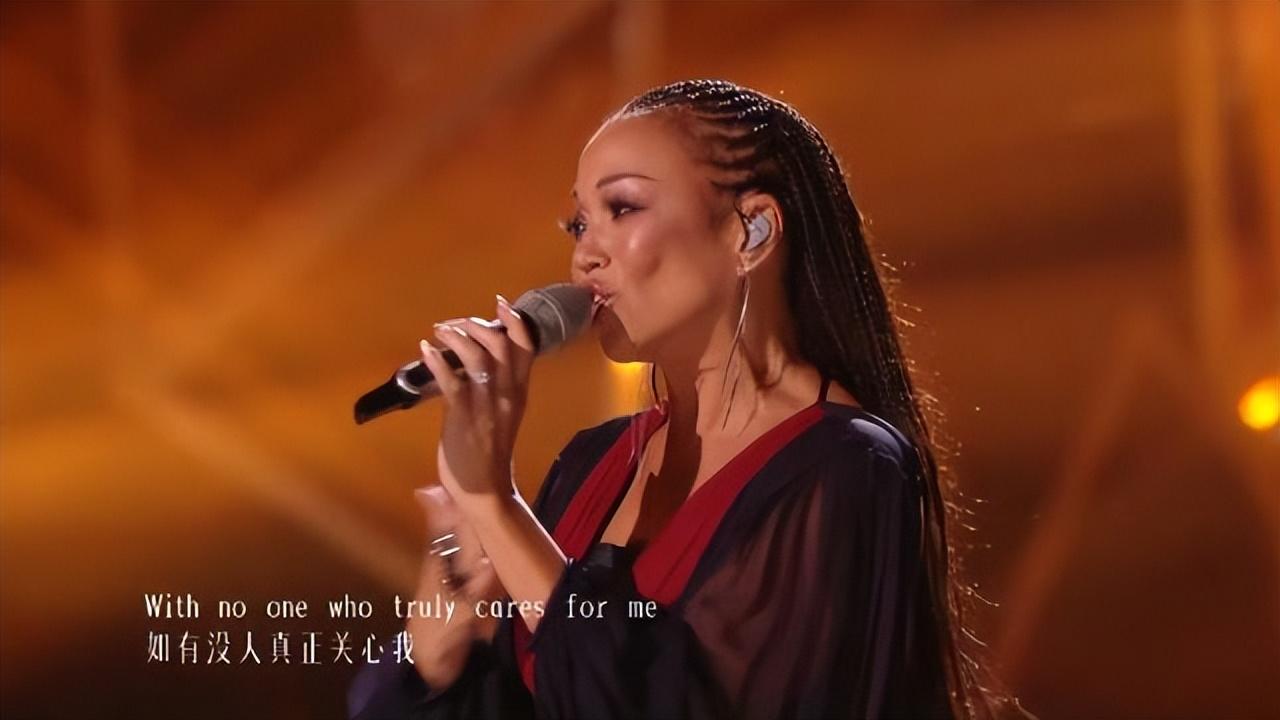 香缇莫上歌手海豚音傲视群雄,网友求凤凰传奇救场,但他俩没档期