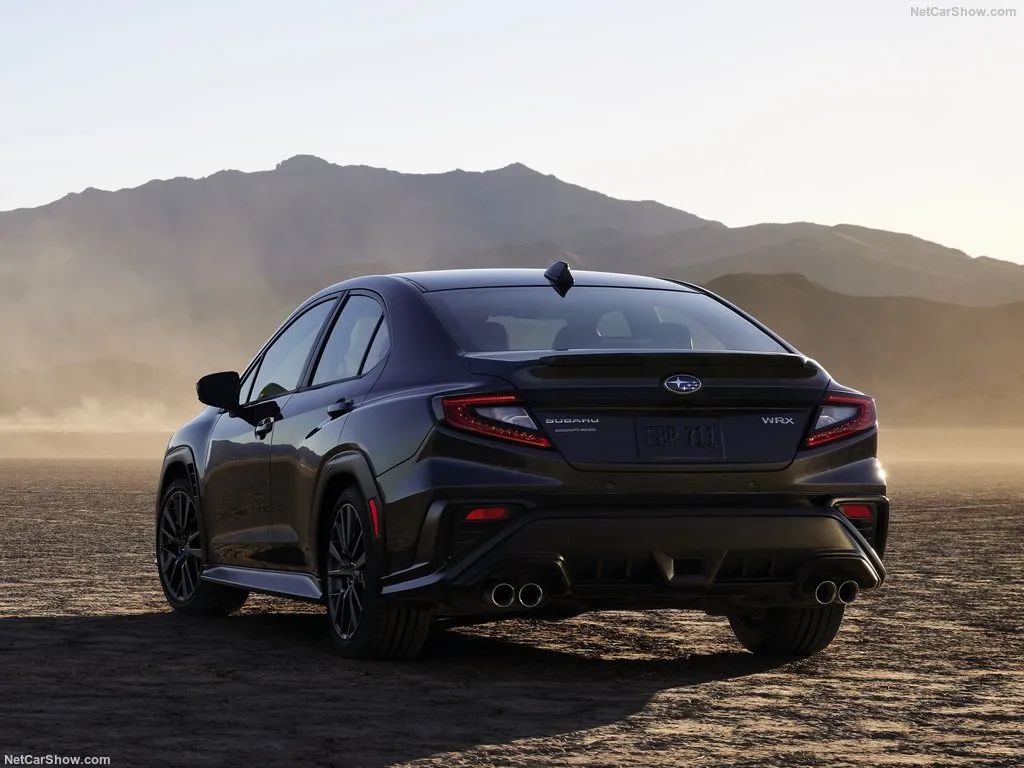 轴距为2675mm,轮胎规格为245/40 r18