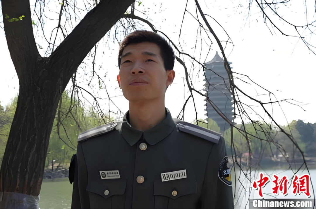 那个考上北大的保安,毕业后滤镜碎了一地….