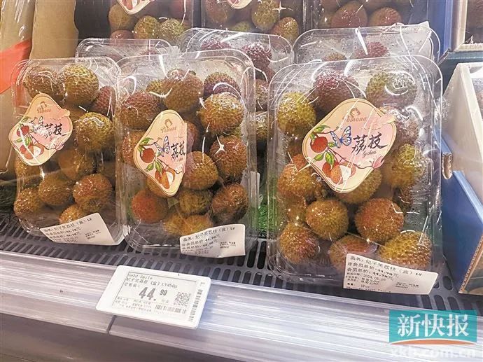 在京东平台的京闪送超市广州店,冻眠荔枝400克标价为89.7元.