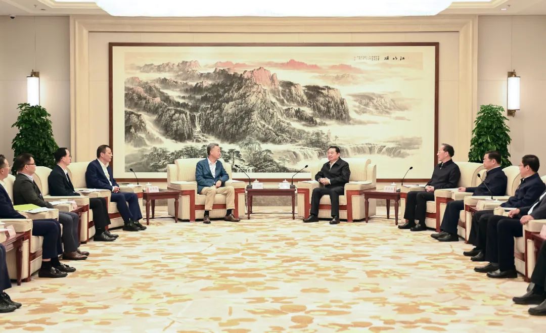 郝鹏李乐成会见华润(集团)有限公司董事长王祥明 王新伟参加会见