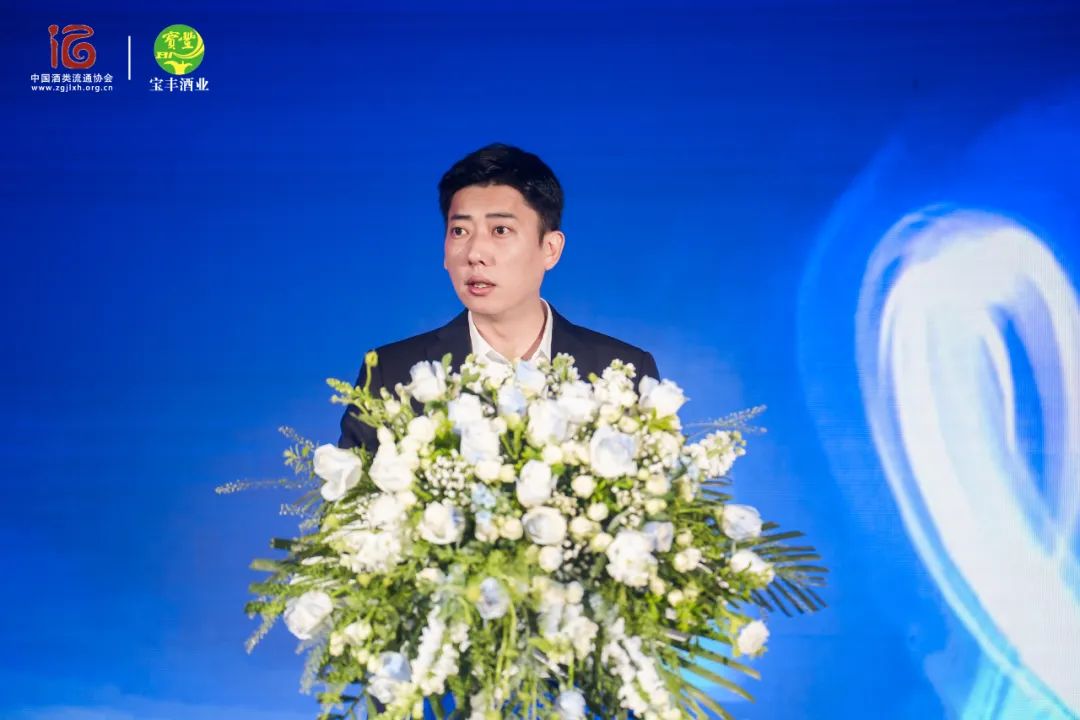 ▎王若飞宝丰酒业有限公司董事长王若飞认为,从大的趋势看,酒类行业