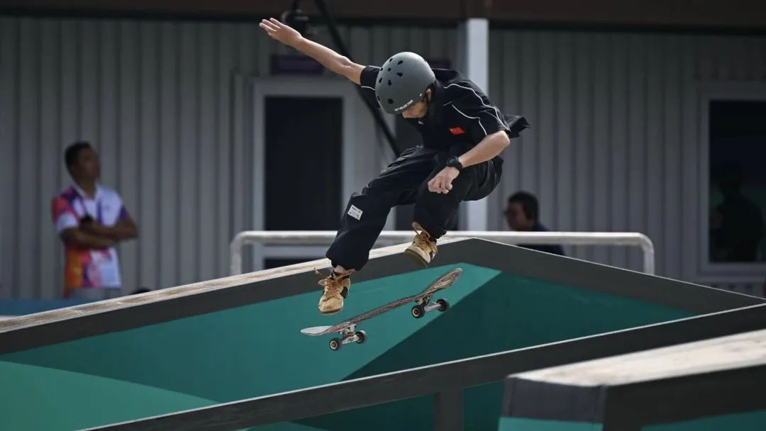 挑战高难度追求更极致滑板的精髓在于挑战和创造,给予人学习新事物