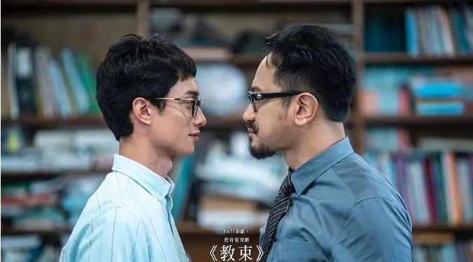 为刘俊谦拿下民选男主角桂冠的《教束》中,他演处在淘汰边缘的卢老师…|教束_新浪新闻