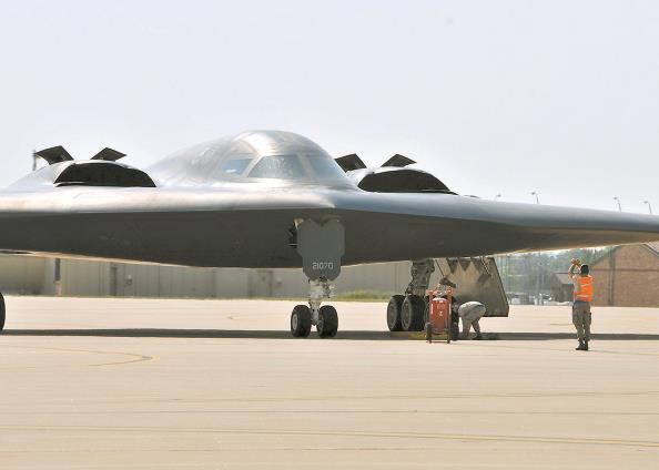 空军国民警卫队装备的b-2隐形轰炸机部署在得州边境的国民警卫队国民