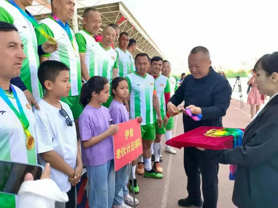 2024年全疆第八届u40"团结杯"足球赛在焉耆县圆满落幕