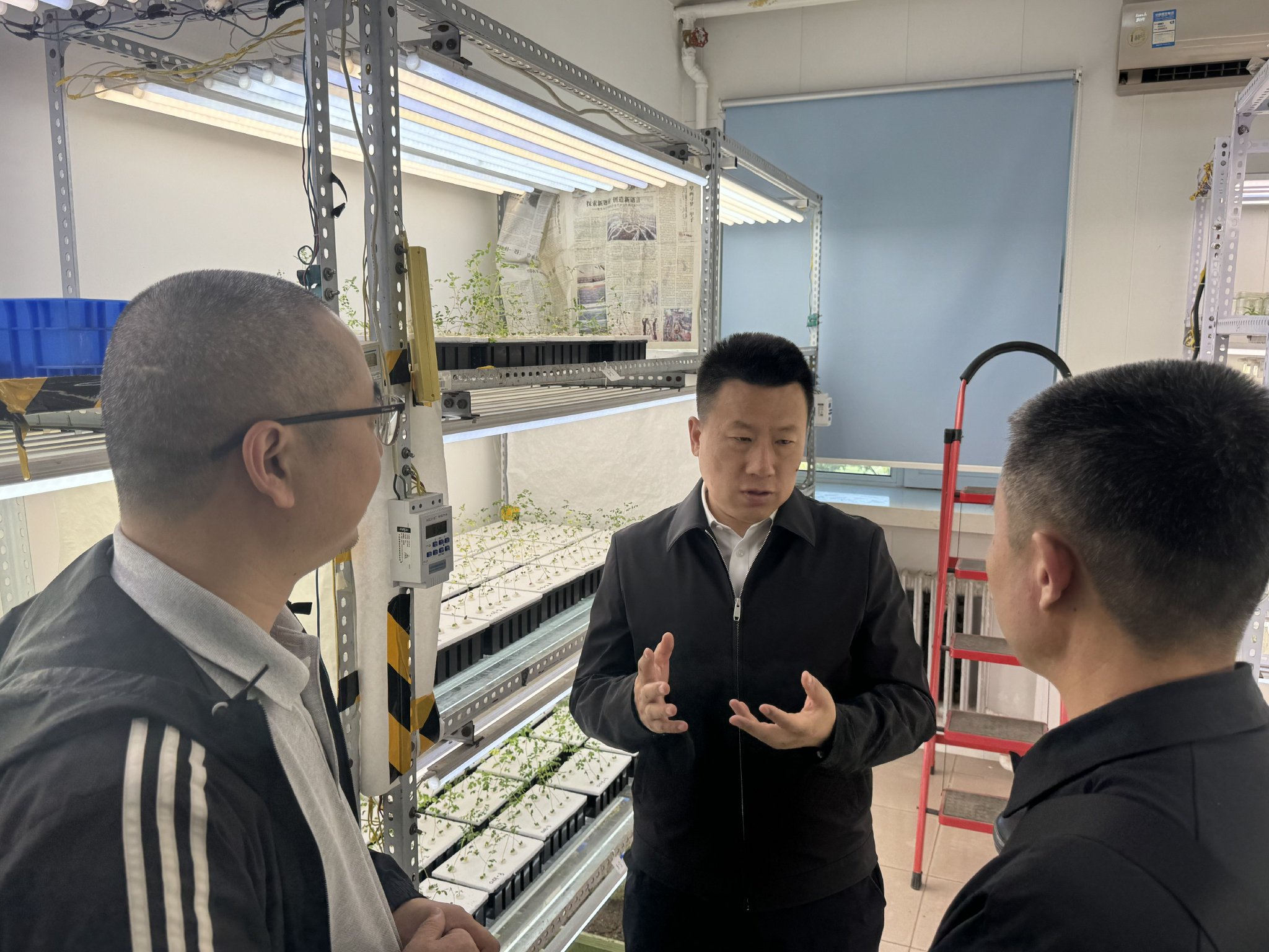 在鹤岗市委常委,常务副市长周长友的带领下,来到东北林业大学,黑龙江