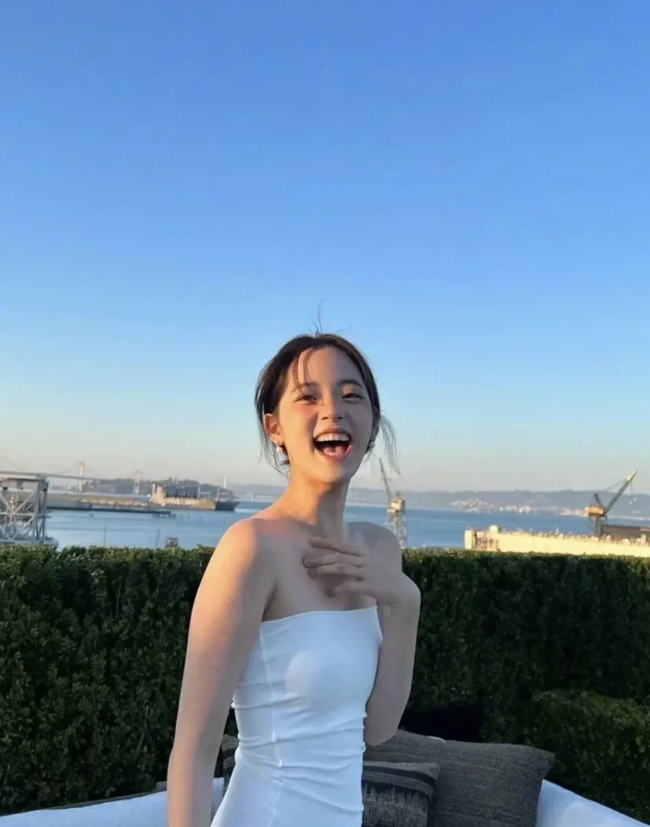 欧阳娜娜毕业典礼大翻车?伯克利天才少女只拿了个"大专"......??|欧阳