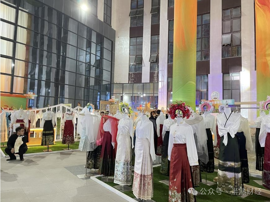 山东菏泽曹县,这回真成"宇宙中心"了