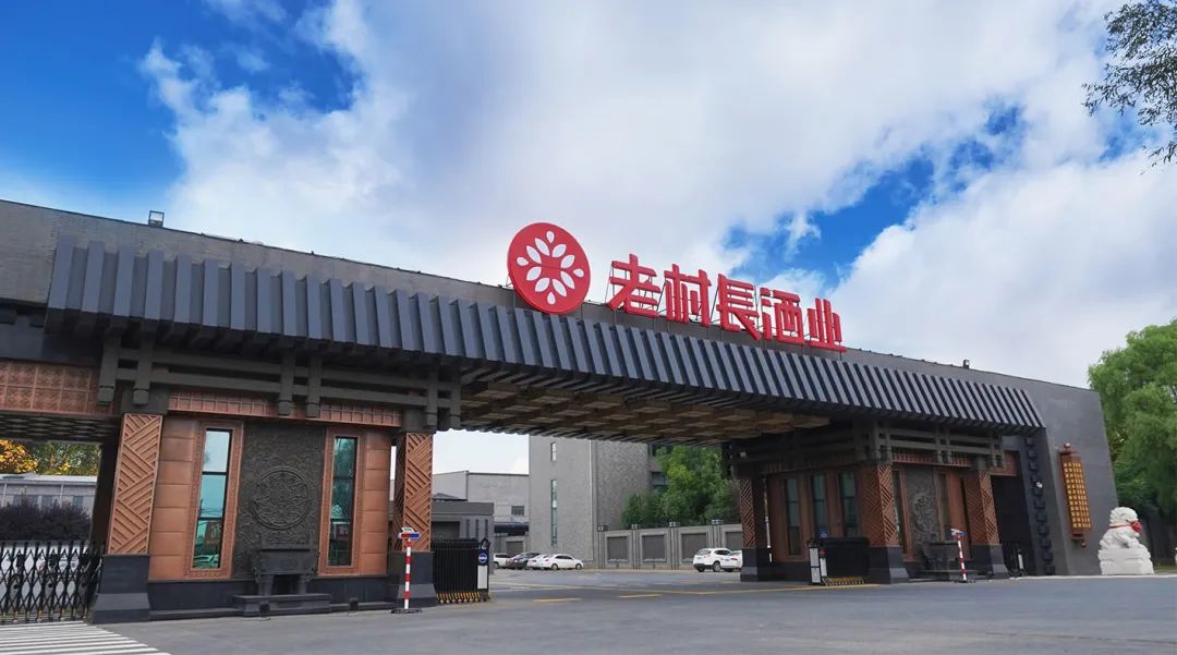 黑土地的成功,也带动了其他东北酒品牌,老村长,龙江家园,小村外等紧随