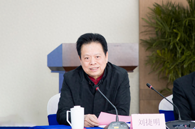 刘捷明,男,汉族,1957年10月出生,福建省闽侯县青口镇人,厦门大学研究