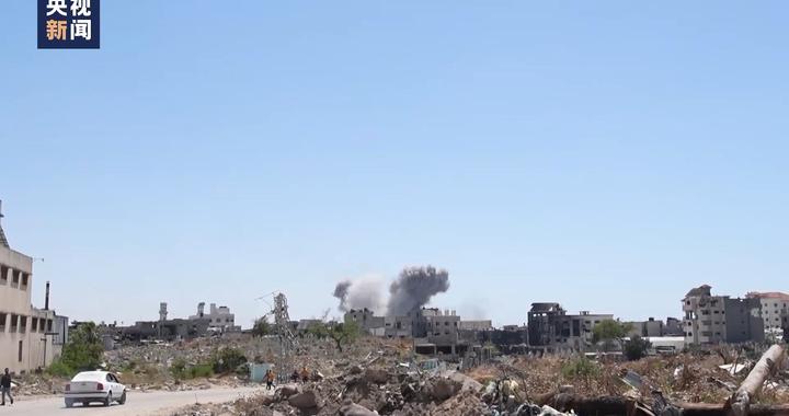 以军猛烈攻击加沙宰通 流离失所儿童在炮火中逃亡