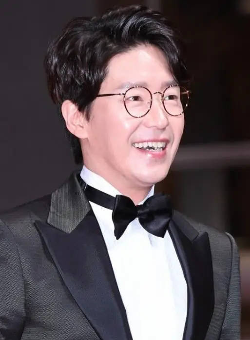 韩国演员严基俊将举行非公开婚礼 曾在《顶楼》中饰演朱丹泰|严基俊|顶楼|朱丹泰_新浪新闻