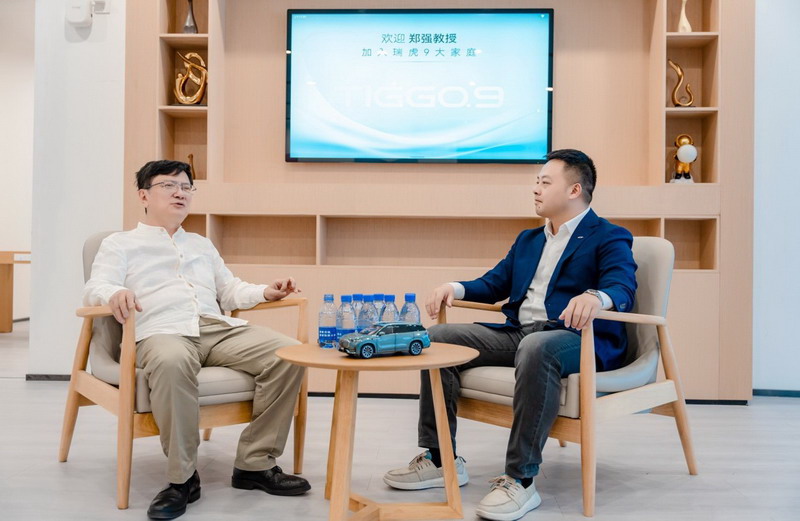 "铁杆粉丝"郑强教授力挺国货 喜提奇瑞瑞虎9! 中安在线