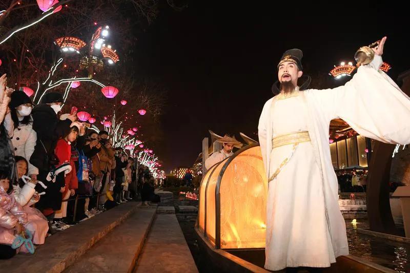 长河步入这里这是大唐不夜城最常见的画面传承着千年的芳华一把油纸伞