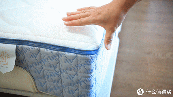 电动床垫怎么安装躺平已经过时了，现在流行的是躺不平，喜临门白骑士智能床让自定义睡眠成为可能_https://www.jmylbn.com_新闻资讯_第31张