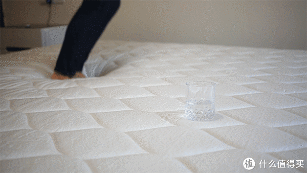 电动床垫怎么安装躺平已经过时了，现在流行的是躺不平，喜临门白骑士智能床让自定义睡眠成为可能_https://www.jmylbn.com_新闻资讯_第28张