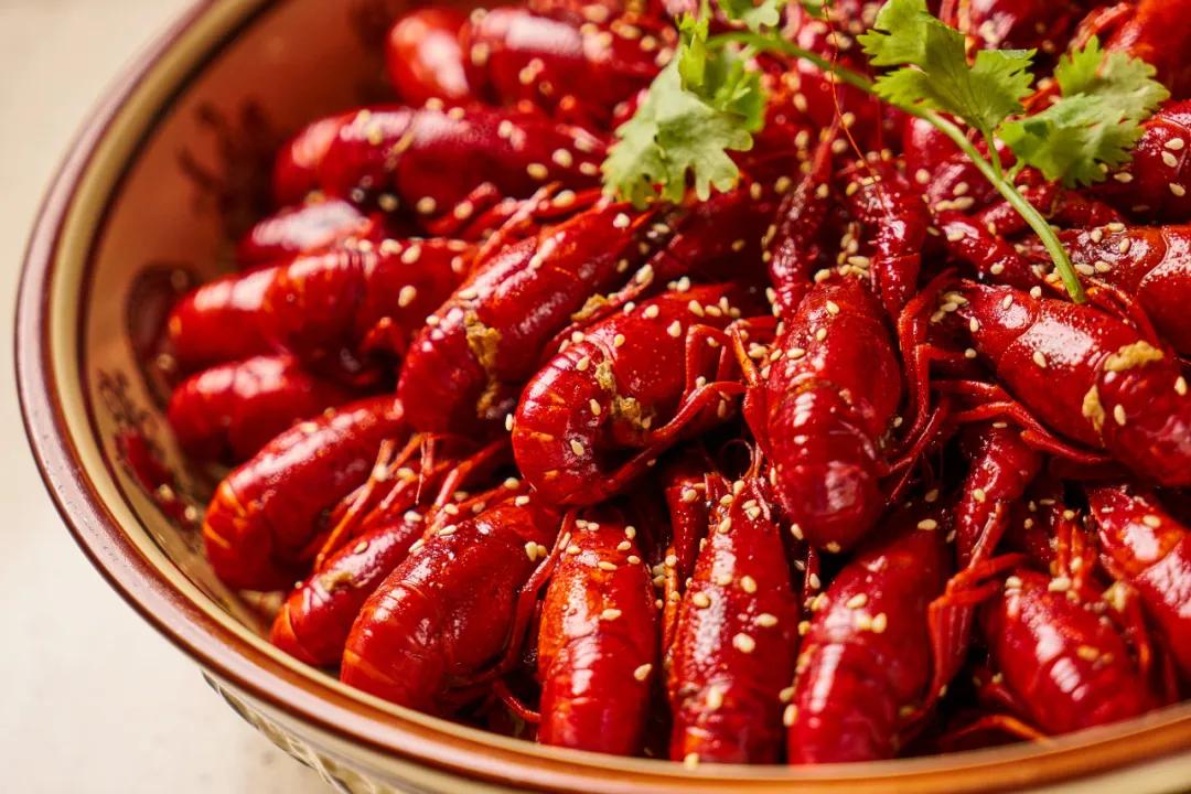 今年没人疯狂「炫」小龙虾了?