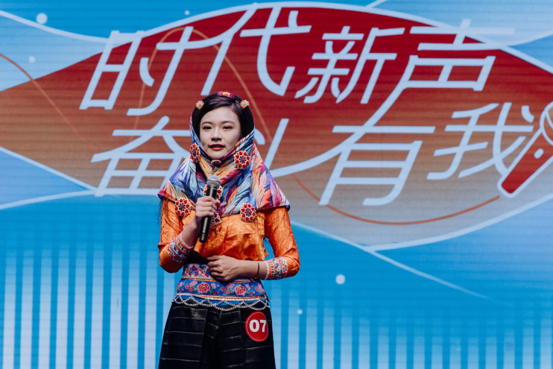 选手在新媒体音画呈现上完成得较好,能够将家乡和身边的感人小事融入