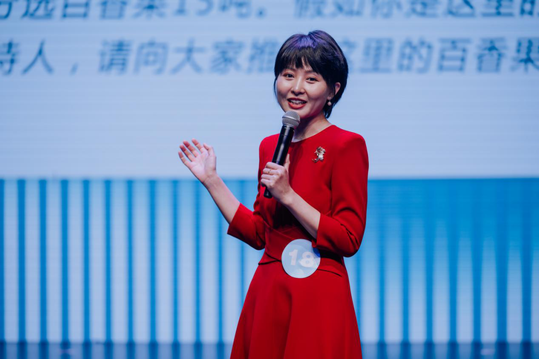 主持人何艳欣带货福州线面福建日报社东南网丁迅身着汉服为家乡文旅