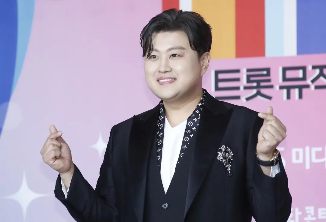 韩国歌手交通肇事逃逸,经纪人竟去"顶罪"自首