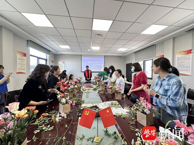 玫瑰与春花“平分春色” 鲜花6686体育市场迎来年后消费高峰