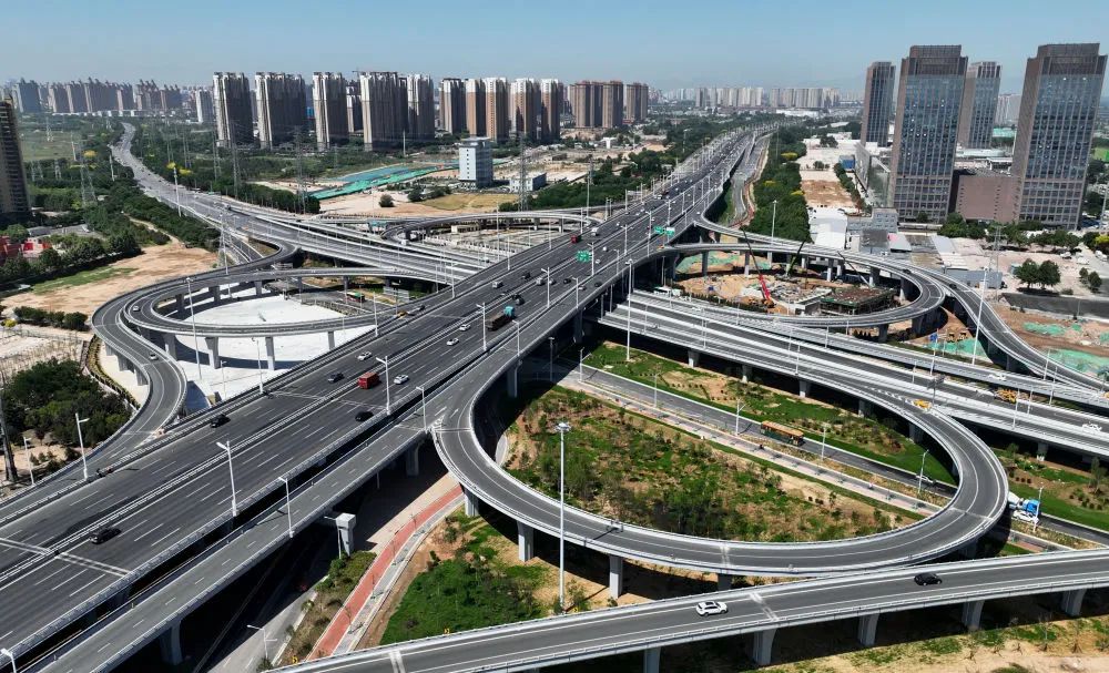 5月13日拍摄的河北省石家庄市北三环与体育大街互通立交桥(无人机
