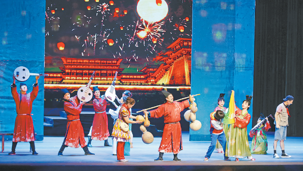 【文化中国行】第二届新疆文化艺术节落幕 乌鲁木齐市