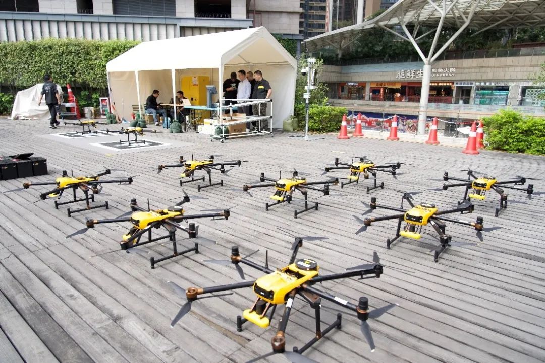 美团无人机在深圳壹方天地“机场”等待起飞。管乐 摄