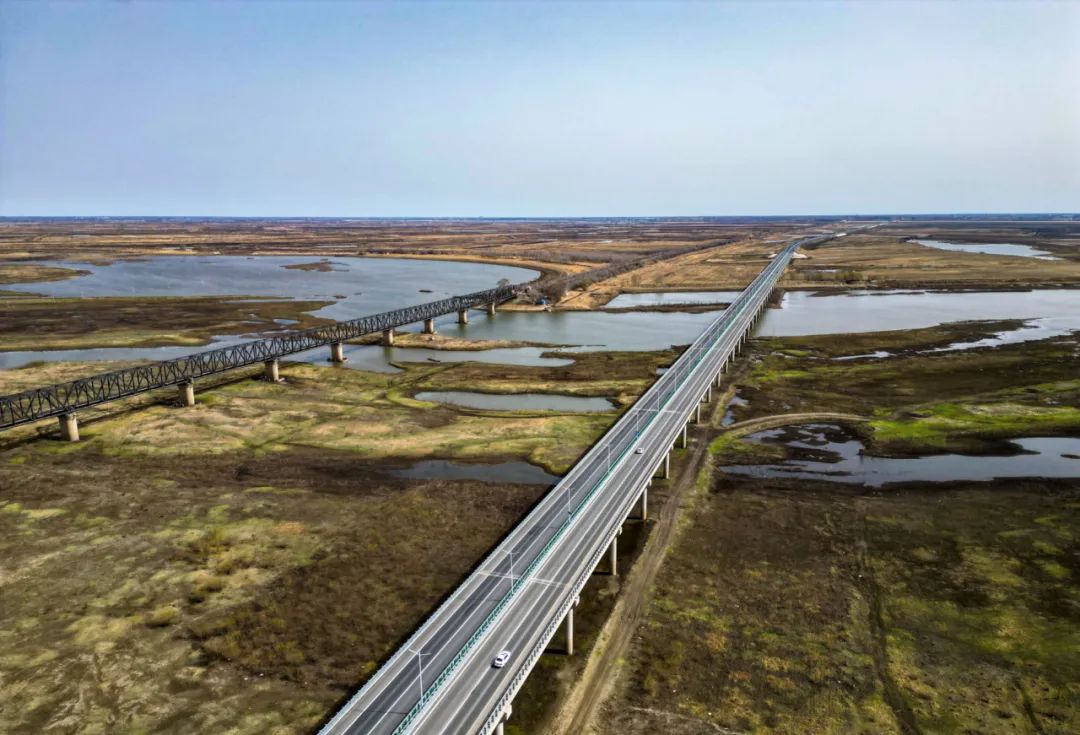 这是位于国道牙四线(g232),跨吉黑两省的嫩江大桥(无人机照片).