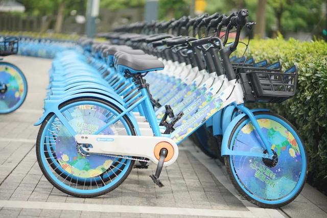 上海长宁这群年轻人骑上共享单车,开启一次"低碳之旅"