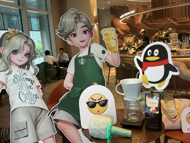 生咖饮品,联名星杯……星巴克与qq黄脸表情包联名第二弹上新