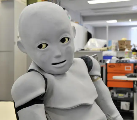 像又不那么像人类的机器人