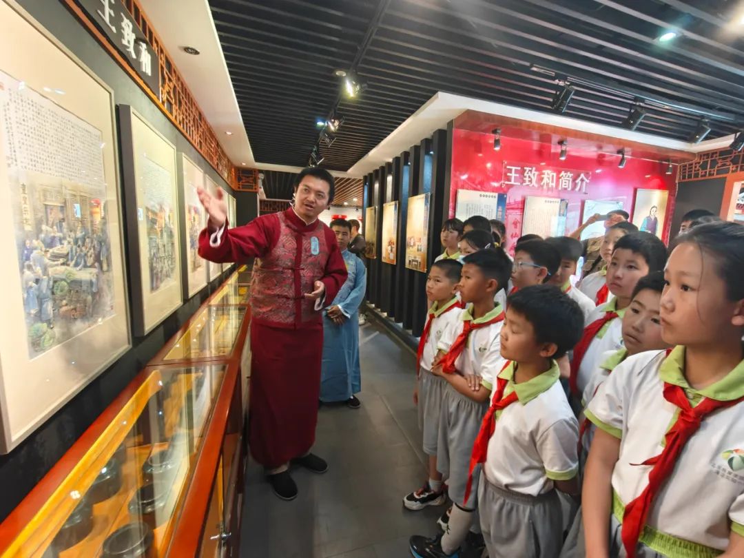 感受"东方奶酪"魅力!小学生走进王致和腐乳科普展馆