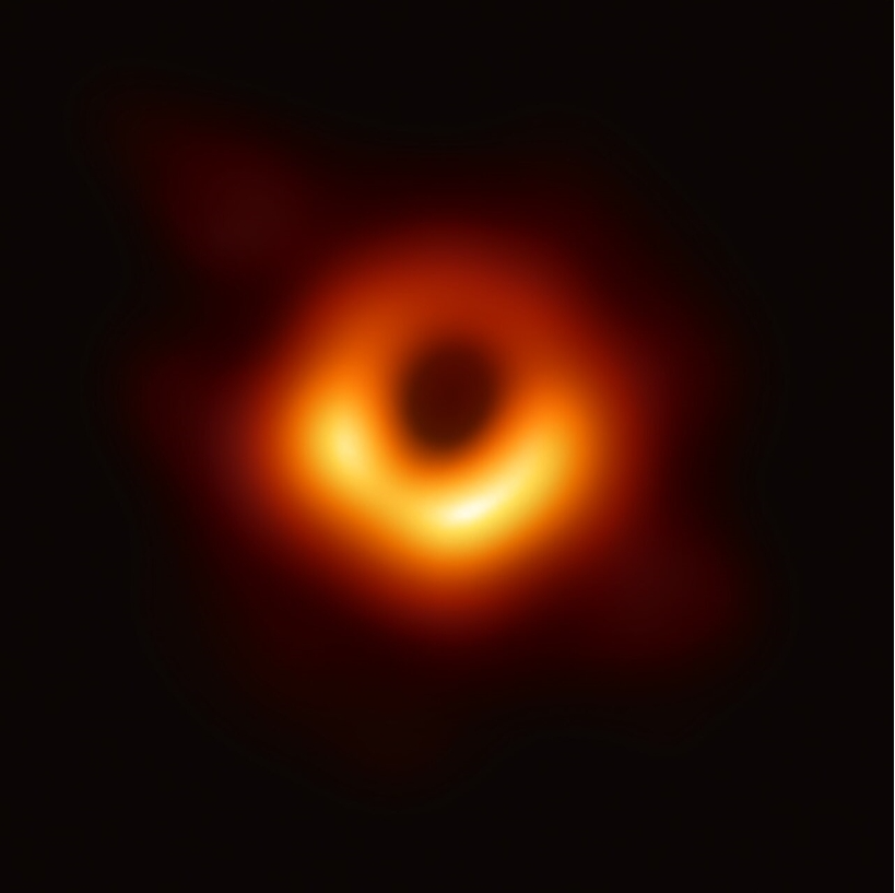 图 3：2019 年发布的历史上第一张黑洞照片
