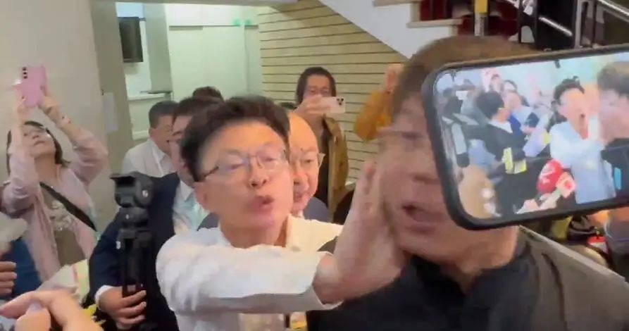 郭国文"掌掴"黄国昌