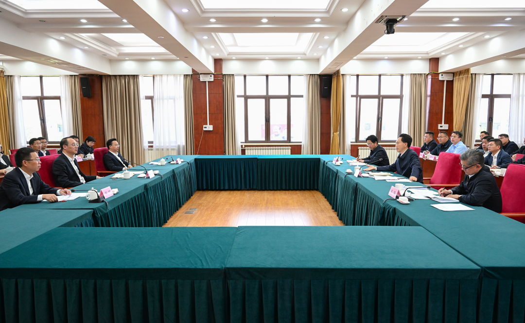 雅安市委副书记刘吉祥,拉萨市委副书记,市长王强,市委副书记赵辉年,市