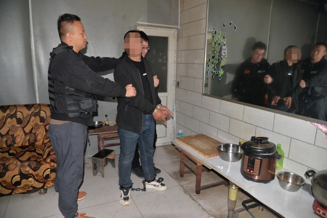 嫌疑人指认现场