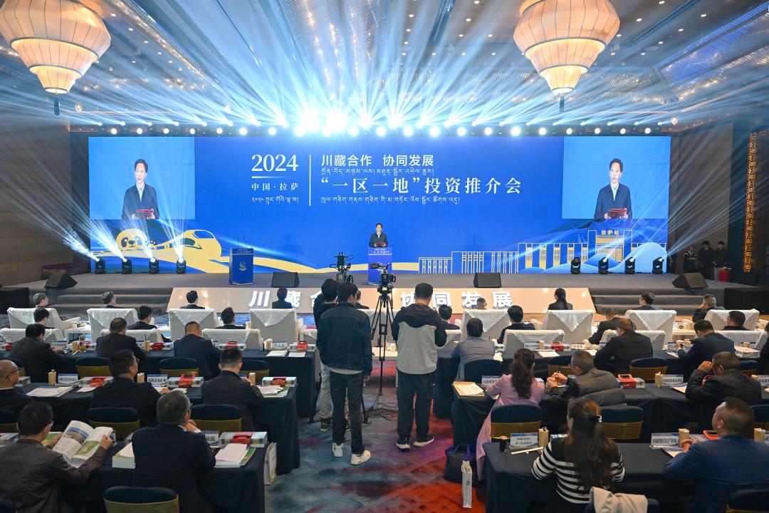 5月17日,西藏自治区党委常委,拉萨市委书记肖友才出席雅安市举办的