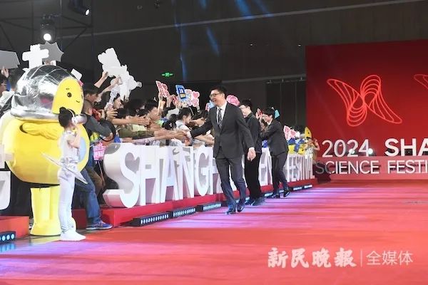 科普网红"菠萝君","混子哥",b站up主"稚晖君"有了新"头衔"