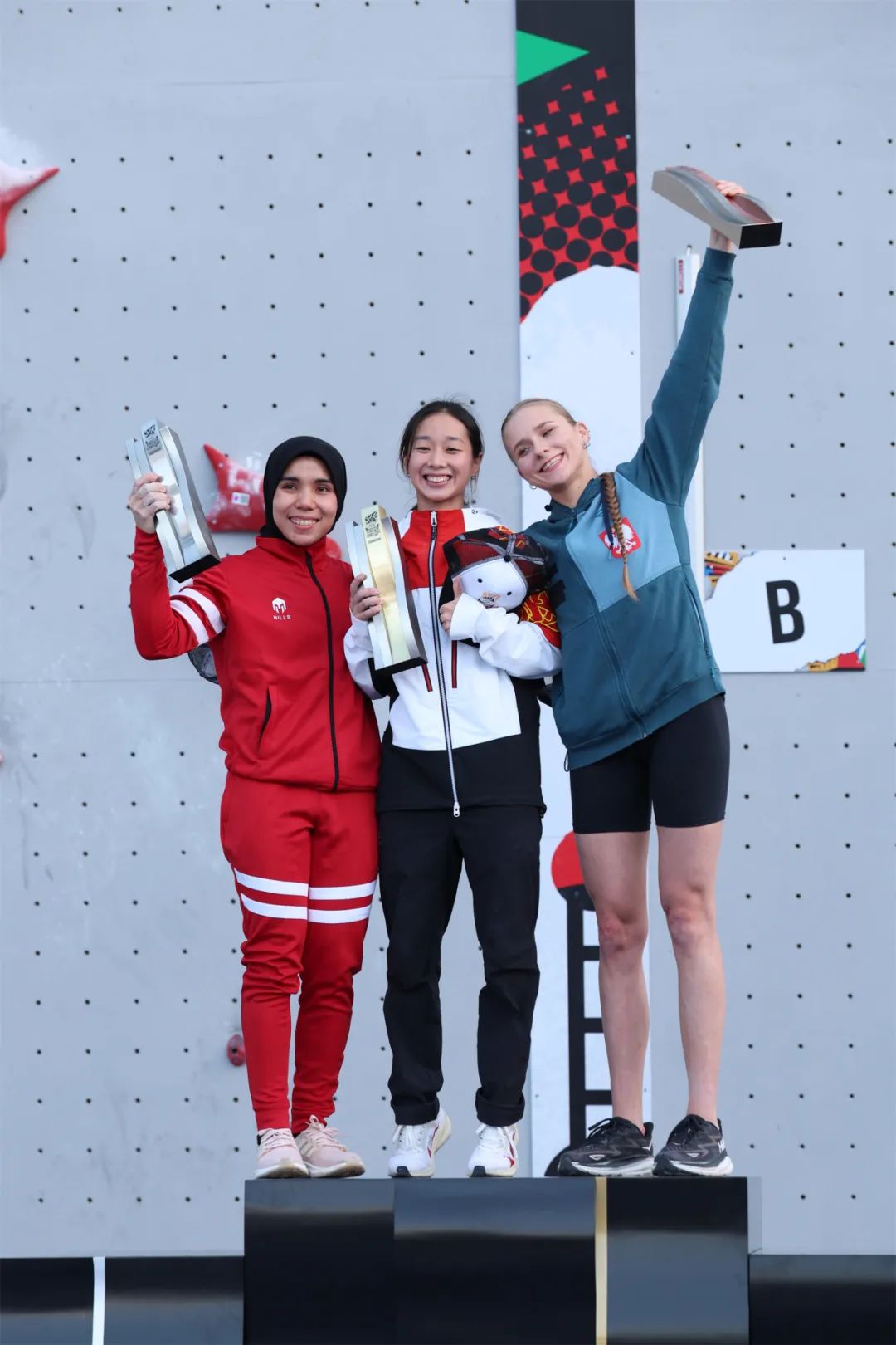 【体育】奥运会资格系列赛 · 上海又有三名中国运动员站上领奖台!