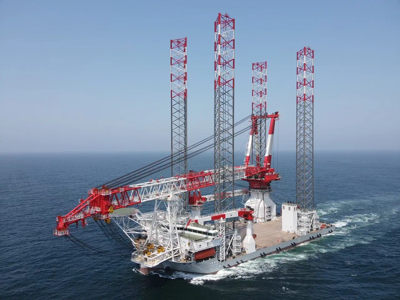 2000吨自升式海上风电安装平台——“大桥海风”号。中铁大桥局供图